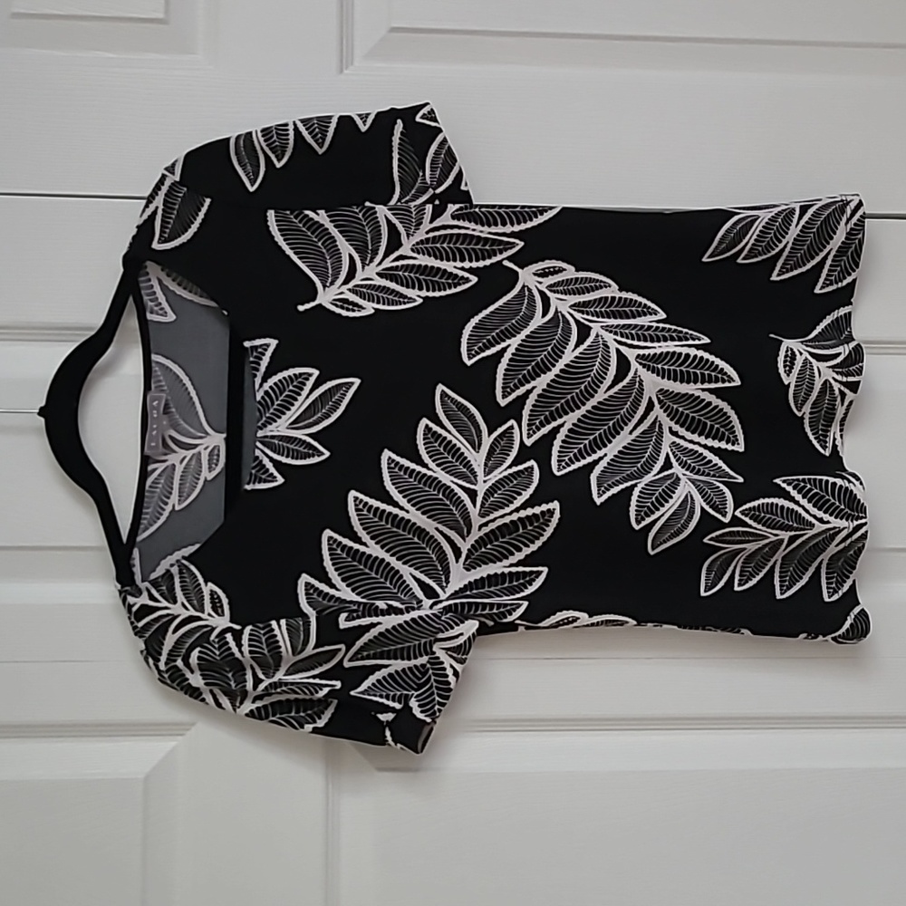 LAURA short sleeve black and white blouse, top, stitched leaf pattern, Sm